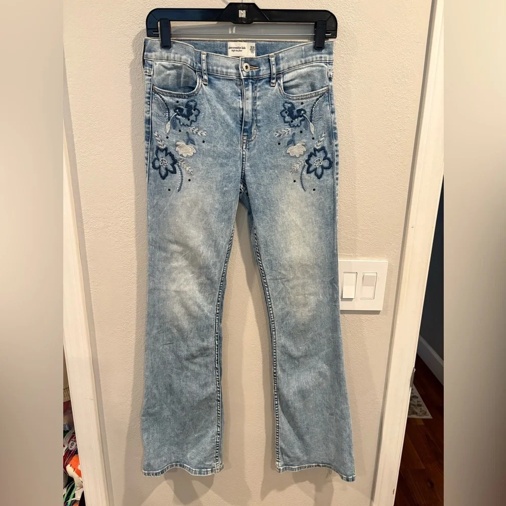 Abercrombie Kids high-rise flare jeans with floral embroidered Size 15/16 EUC